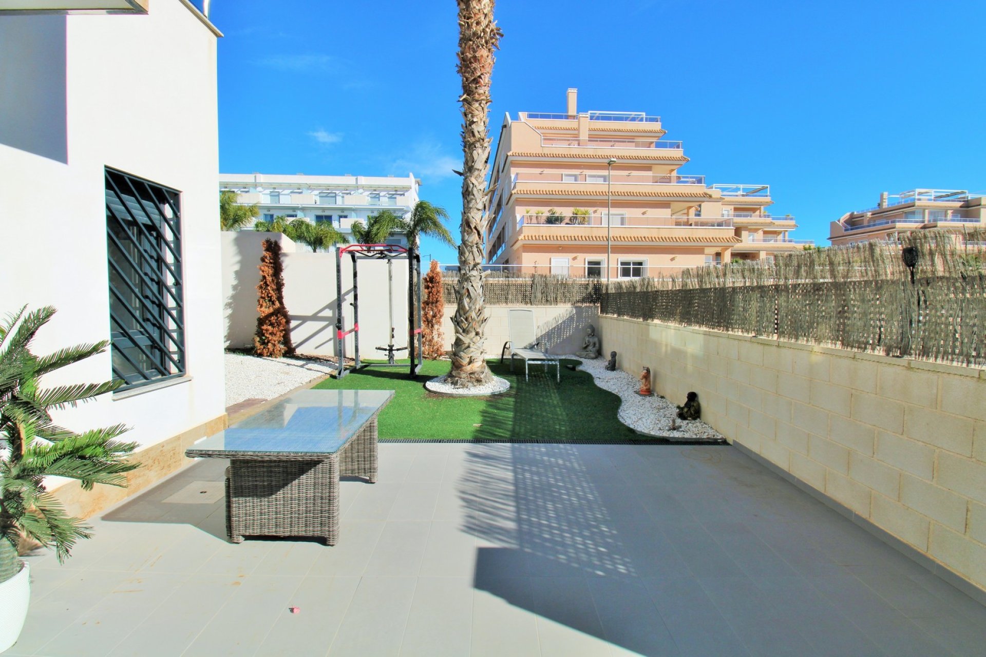 Resale - Townhouse -
Villamartín