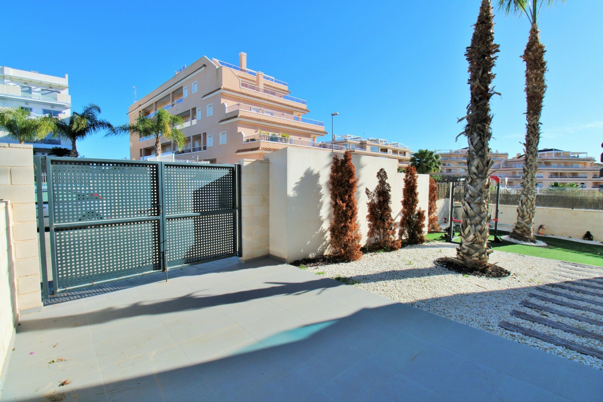 Resale - Townhouse -
Villamartín