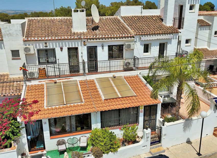 Resale - Townhouse -
Villamartín