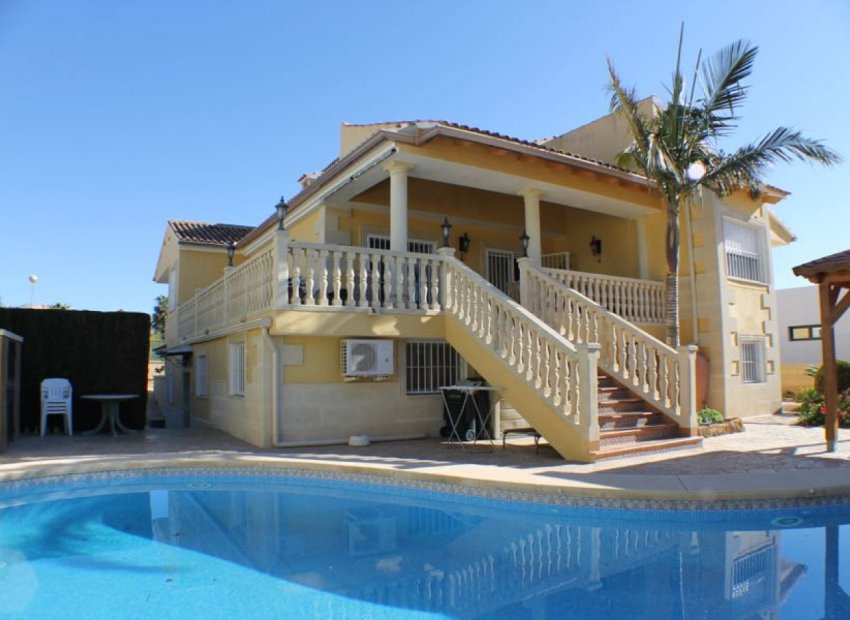 Resale - Villa -
Alfas del Pí - Arabi