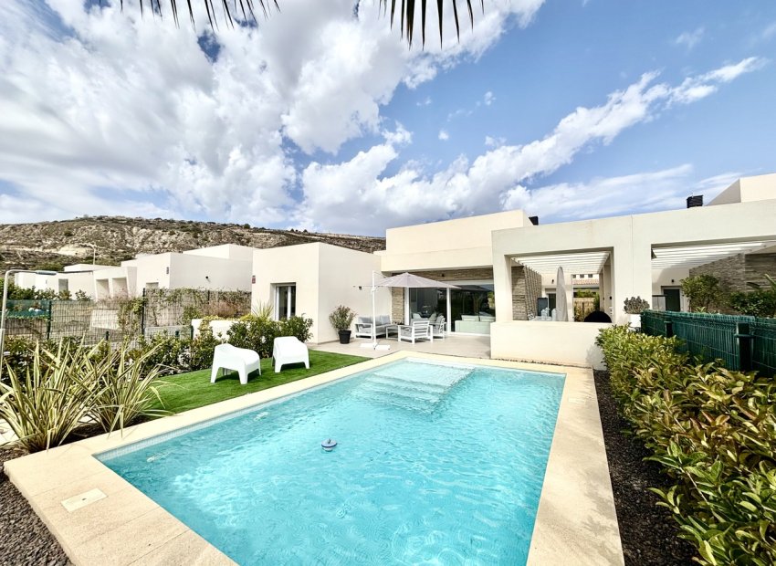 Resale - Villa -
Algorfa - La Finca Golf