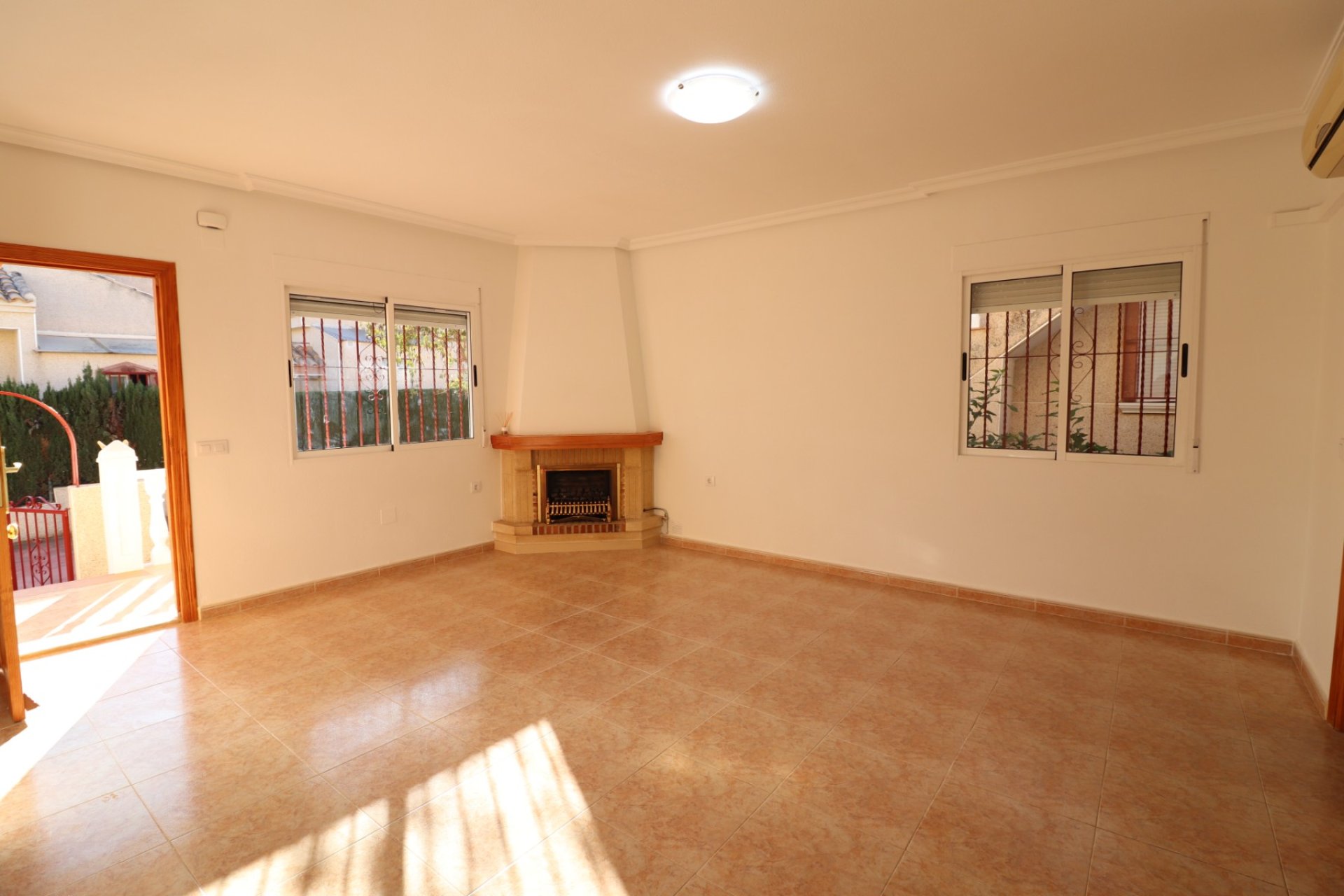 Resale - Villa -
Algorfa - Montemar