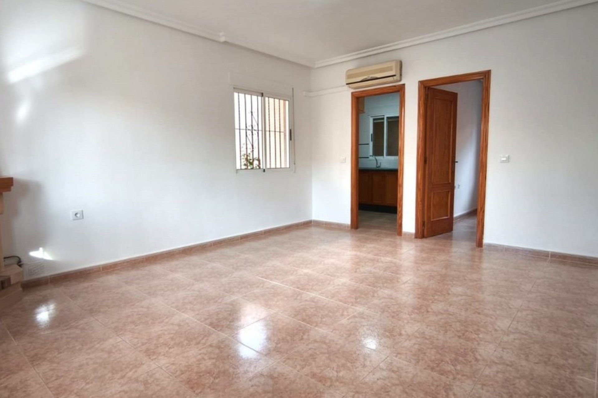 Resale - Villa -
Algorfa - Montemar