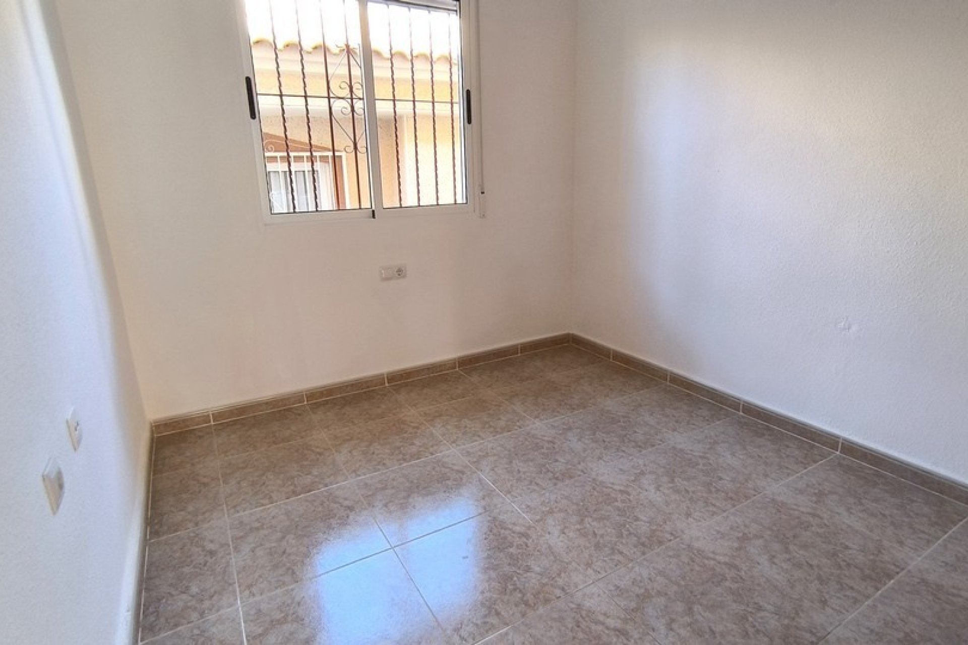 Resale - Villa -
Algorfa - Montemar