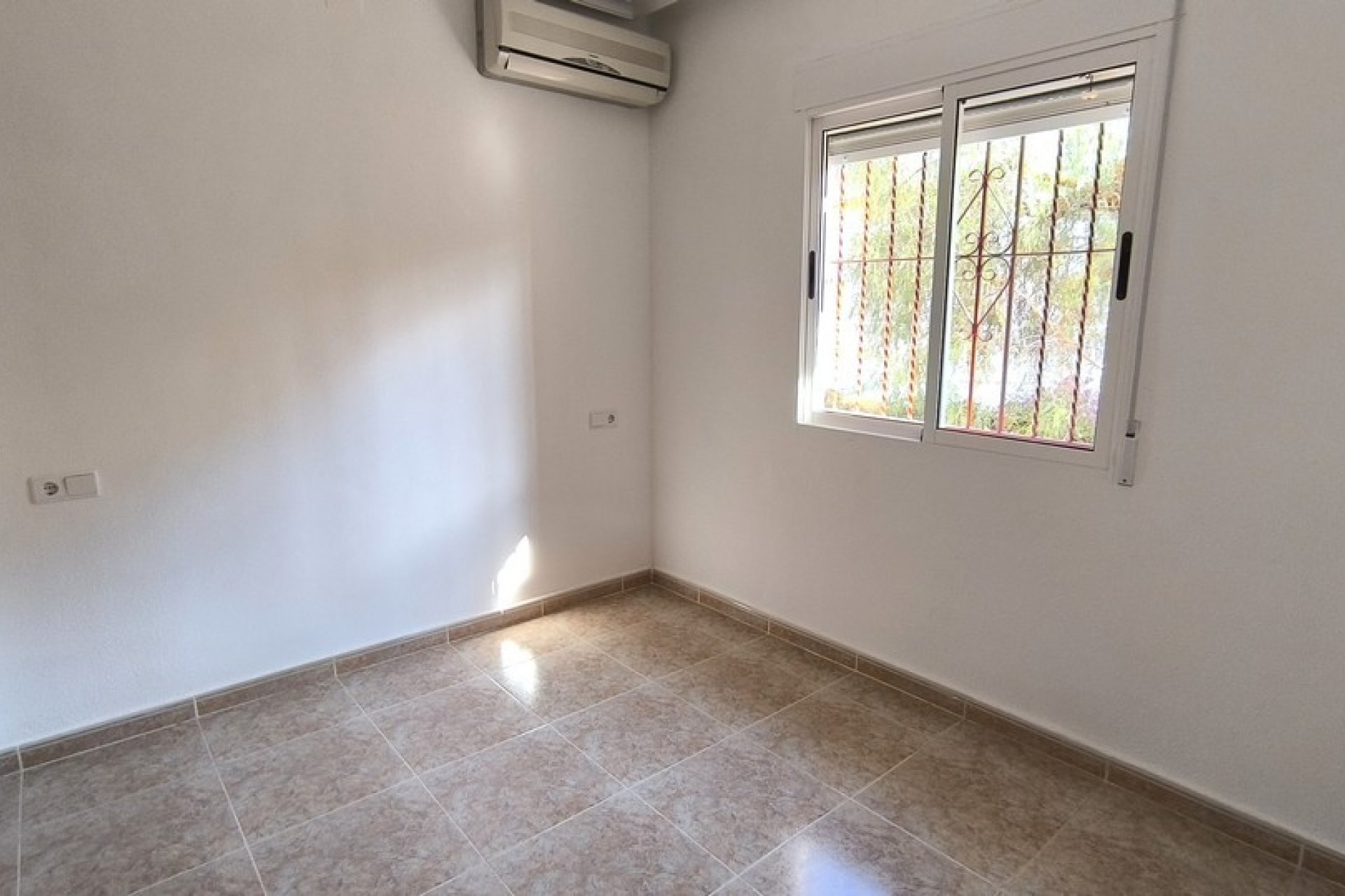 Resale - Villa -
Algorfa - Montemar