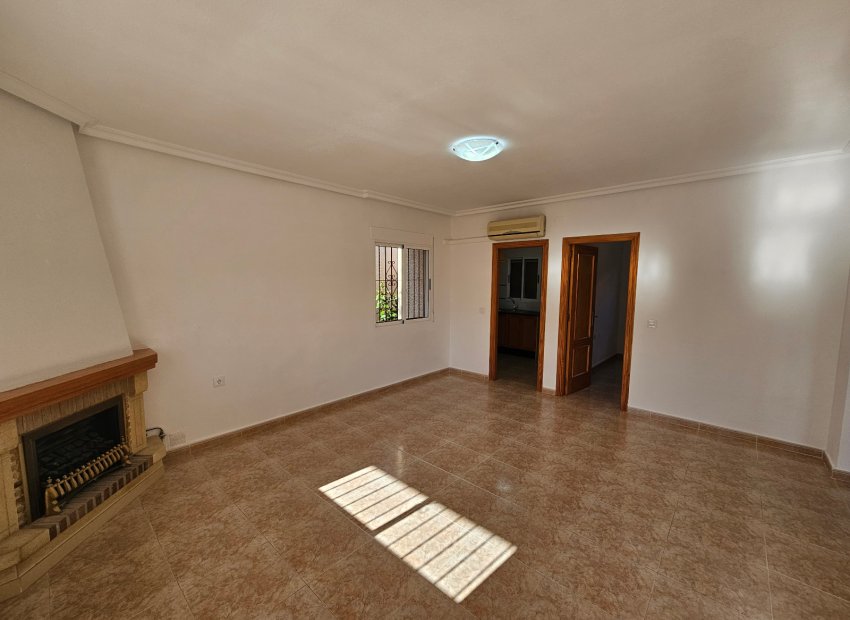 Resale - Villa -
Algorfa - Montemar