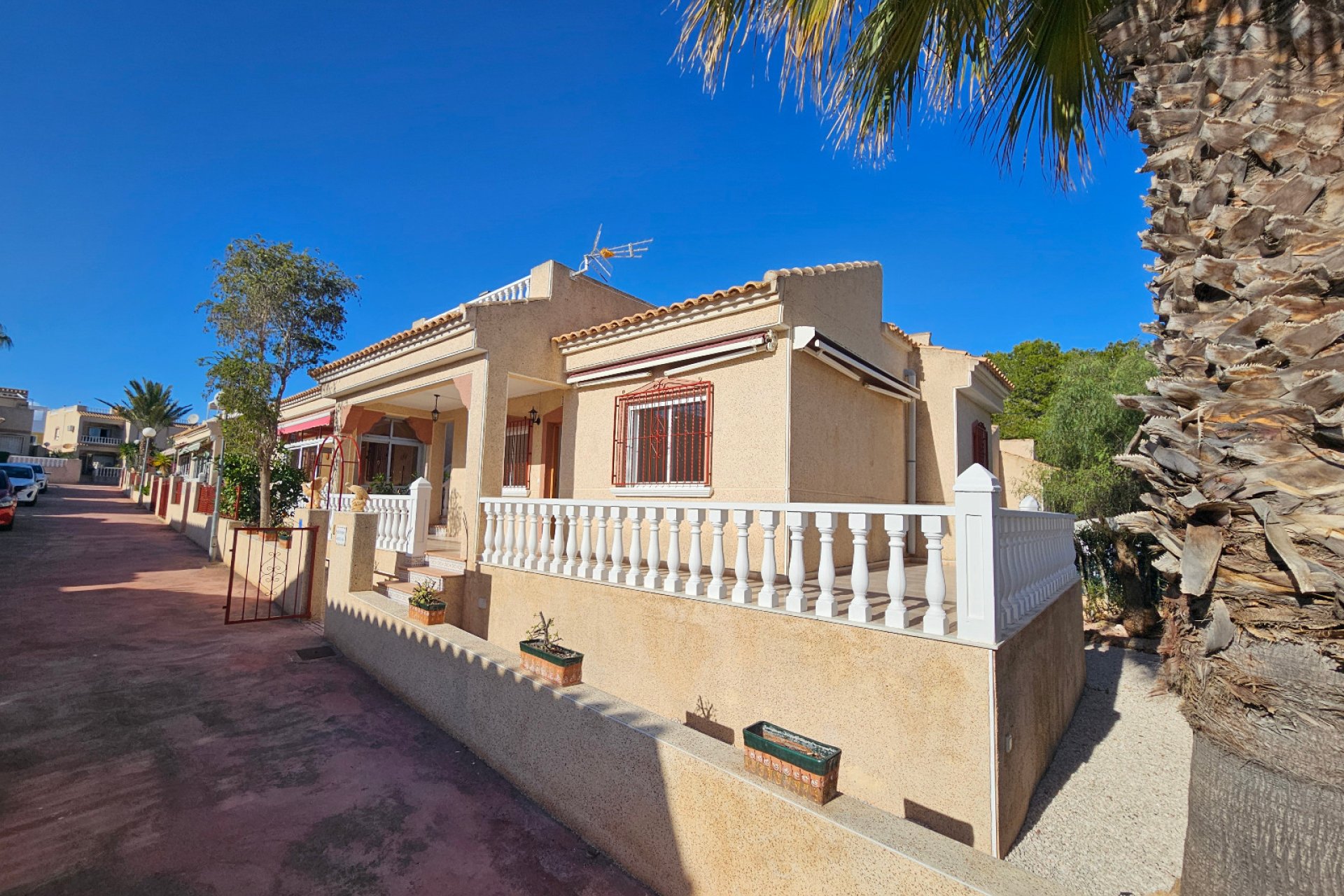 Resale - Villa -
Algorfa - Montemar