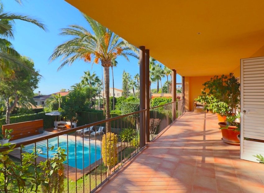 Resale - Villa -
Benidorm - Coblanca