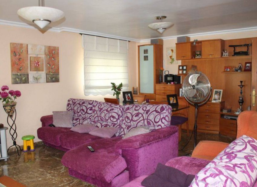 Resale - Villa -
Benidorm - Poniente