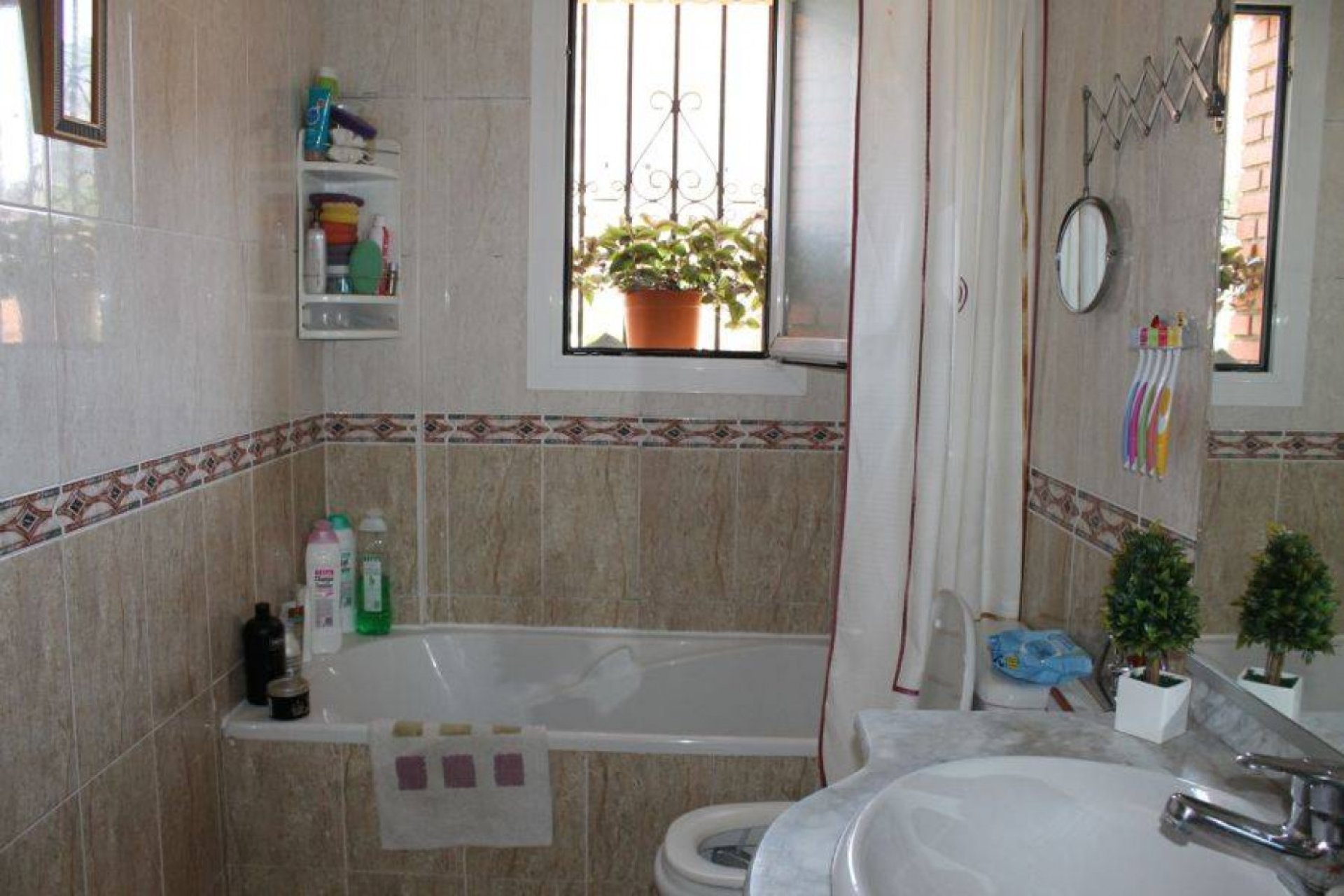 Resale - Villa -
Benidorm - Poniente