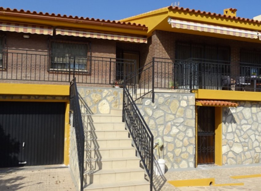 Resale - Villa -
Benidorm - Poniente