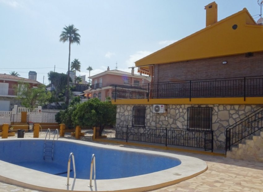 Resale - Villa -
Benidorm - Poniente