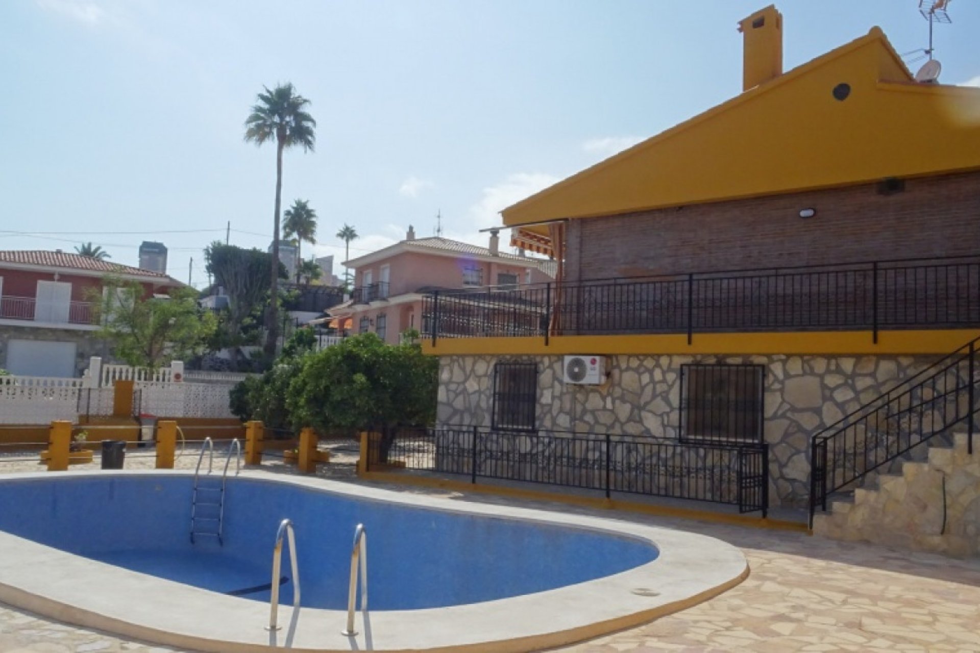 Resale - Villa -
Benidorm - Poniente