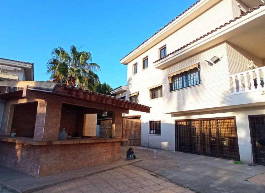 Resale - Villa -
Benidorm - Poniente