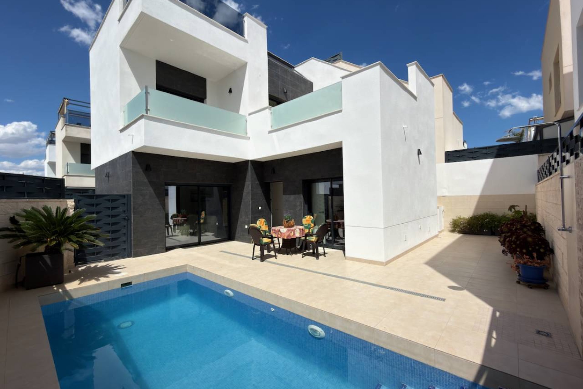 Resale - Villa -
Benijofar