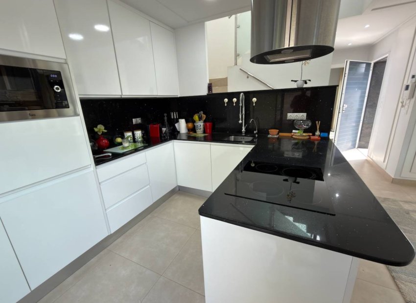 Resale - Villa -
Benijofar