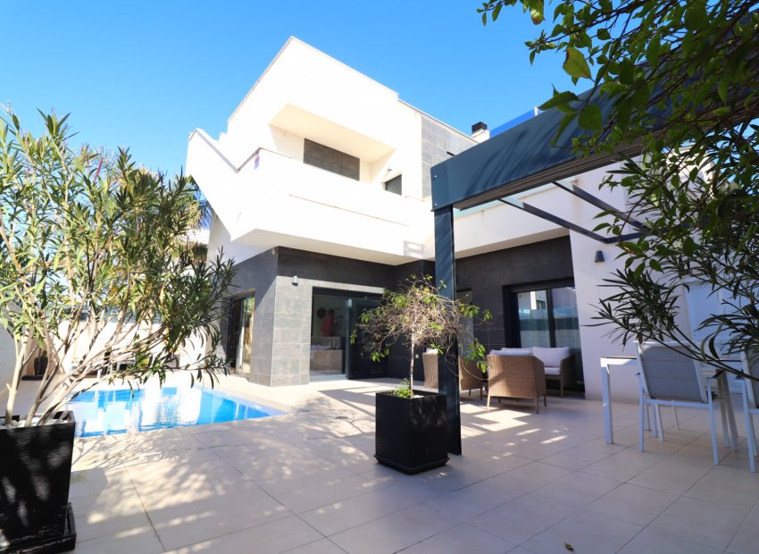 Resale - Villa -
Benijofar