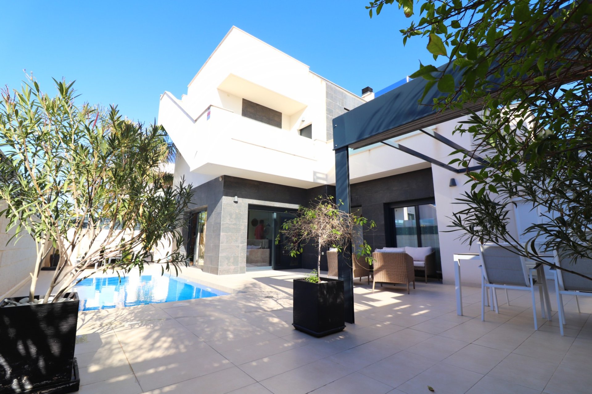 Resale - Villa -
Benijofar