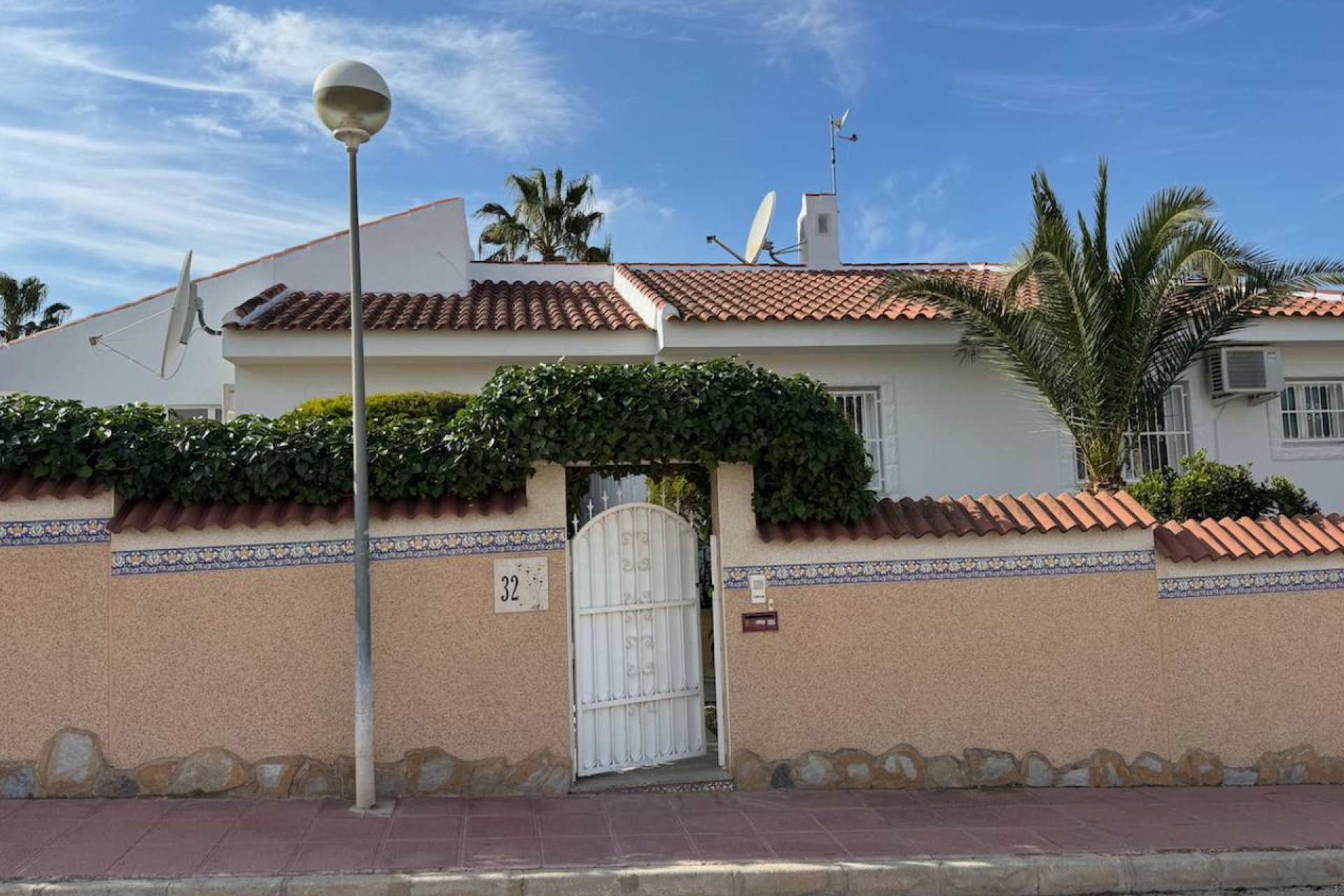 Resale - Villa -
Benimar