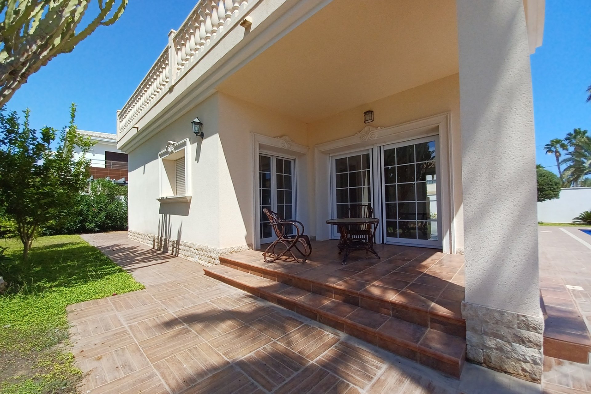 Resale - Villa -
Cabo Roig