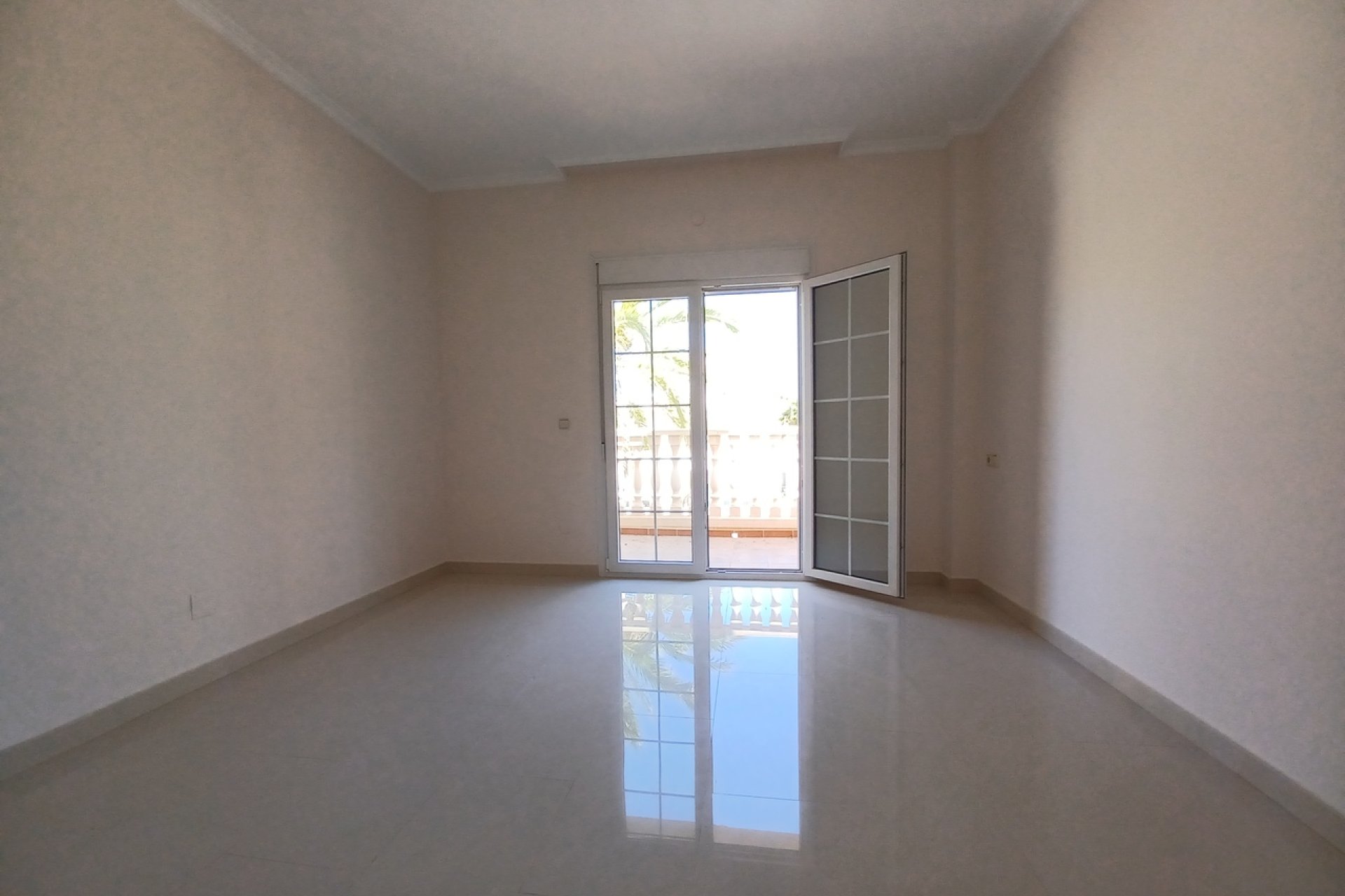 Resale - Villa -
Cabo Roig