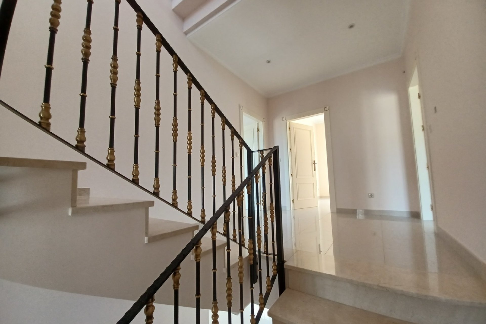 Resale - Villa -
Cabo Roig