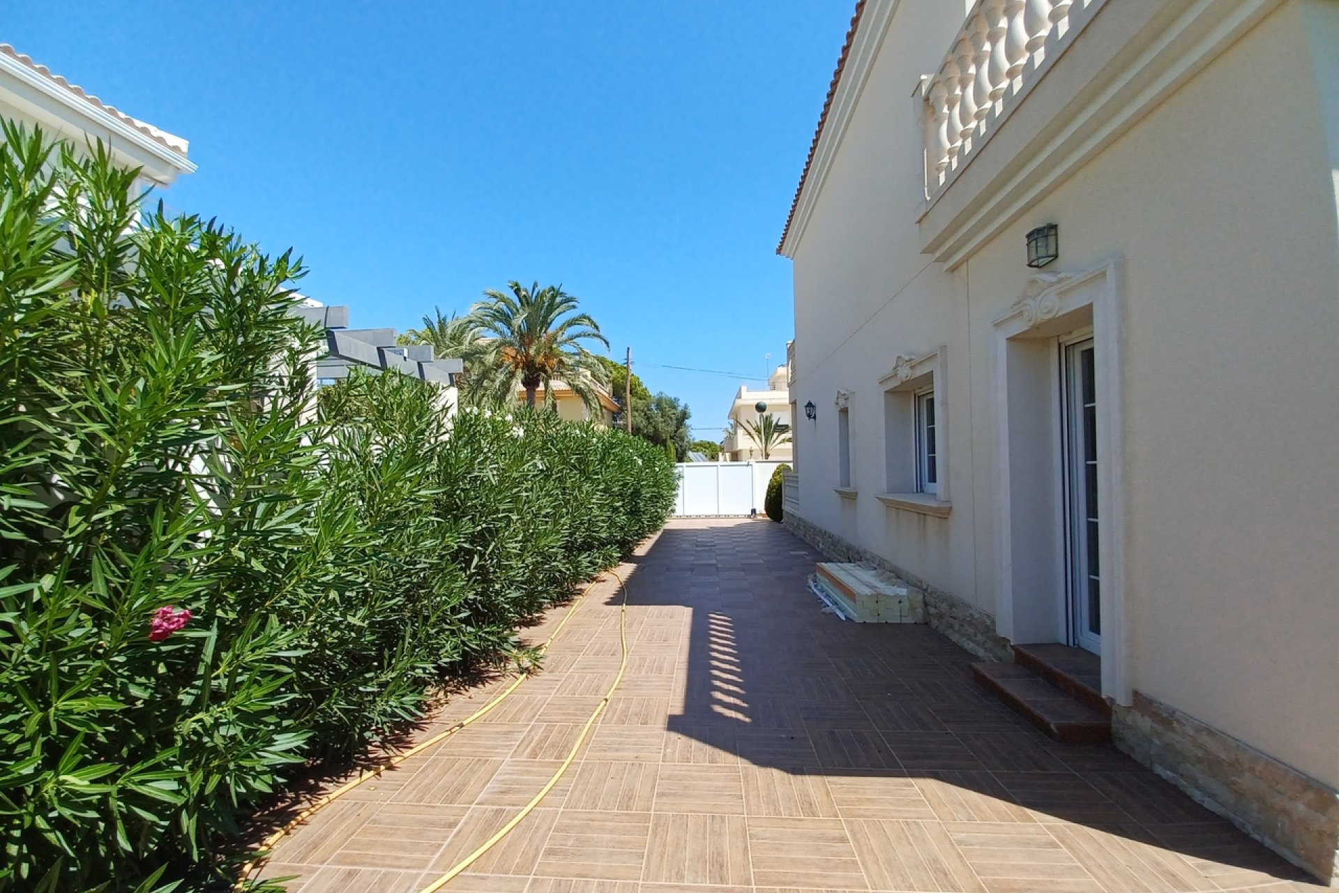 Resale - Villa -
Cabo Roig