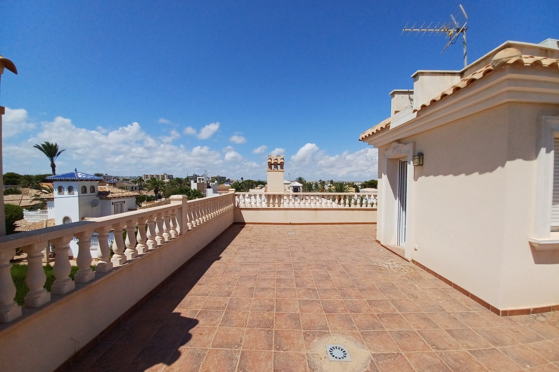 Resale - Villa -
Cabo Roig
