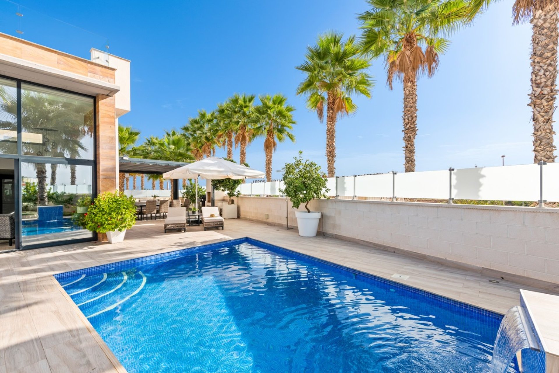 Resale - Villa -
Cabo Roig