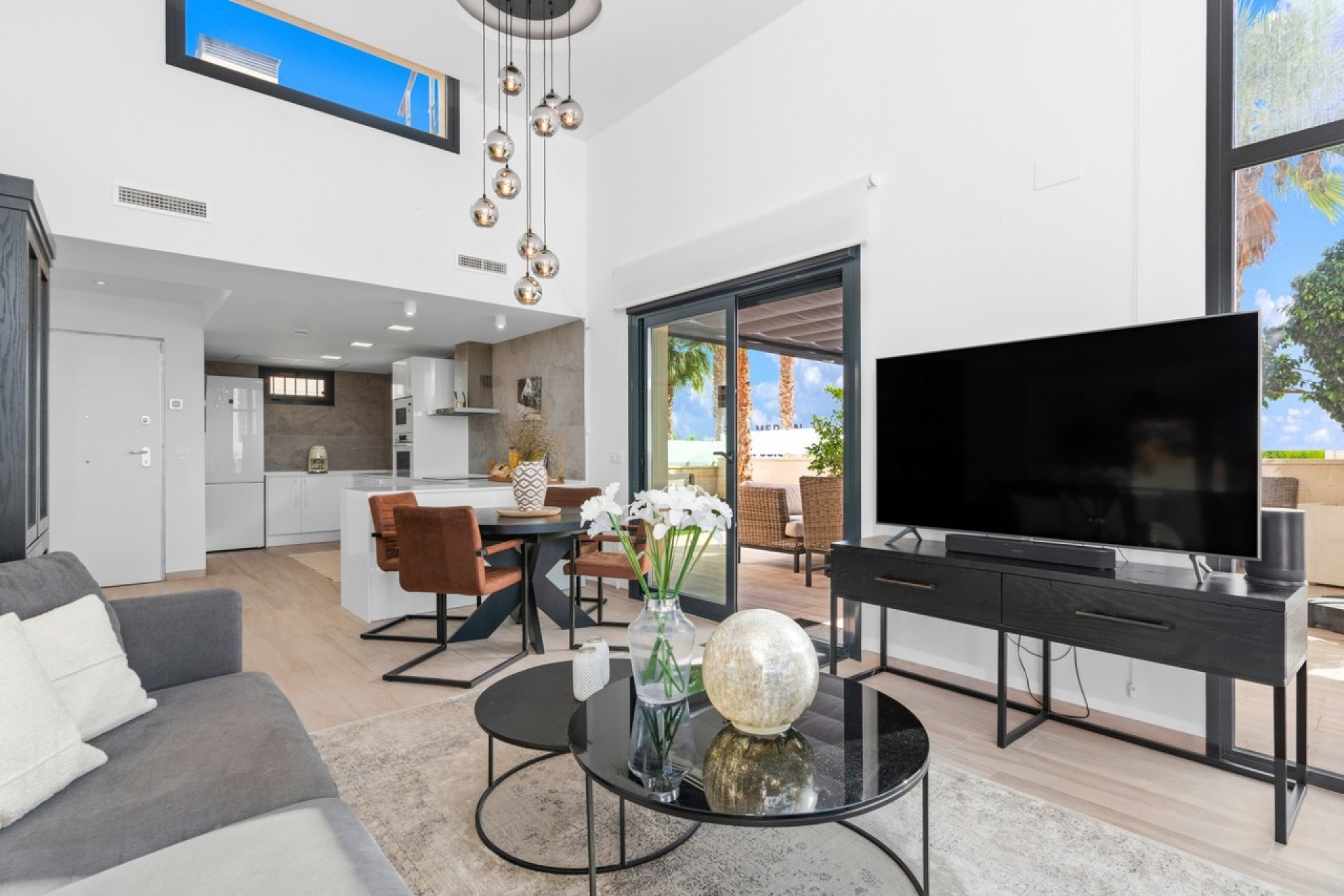 Resale - Villa -
Cabo Roig