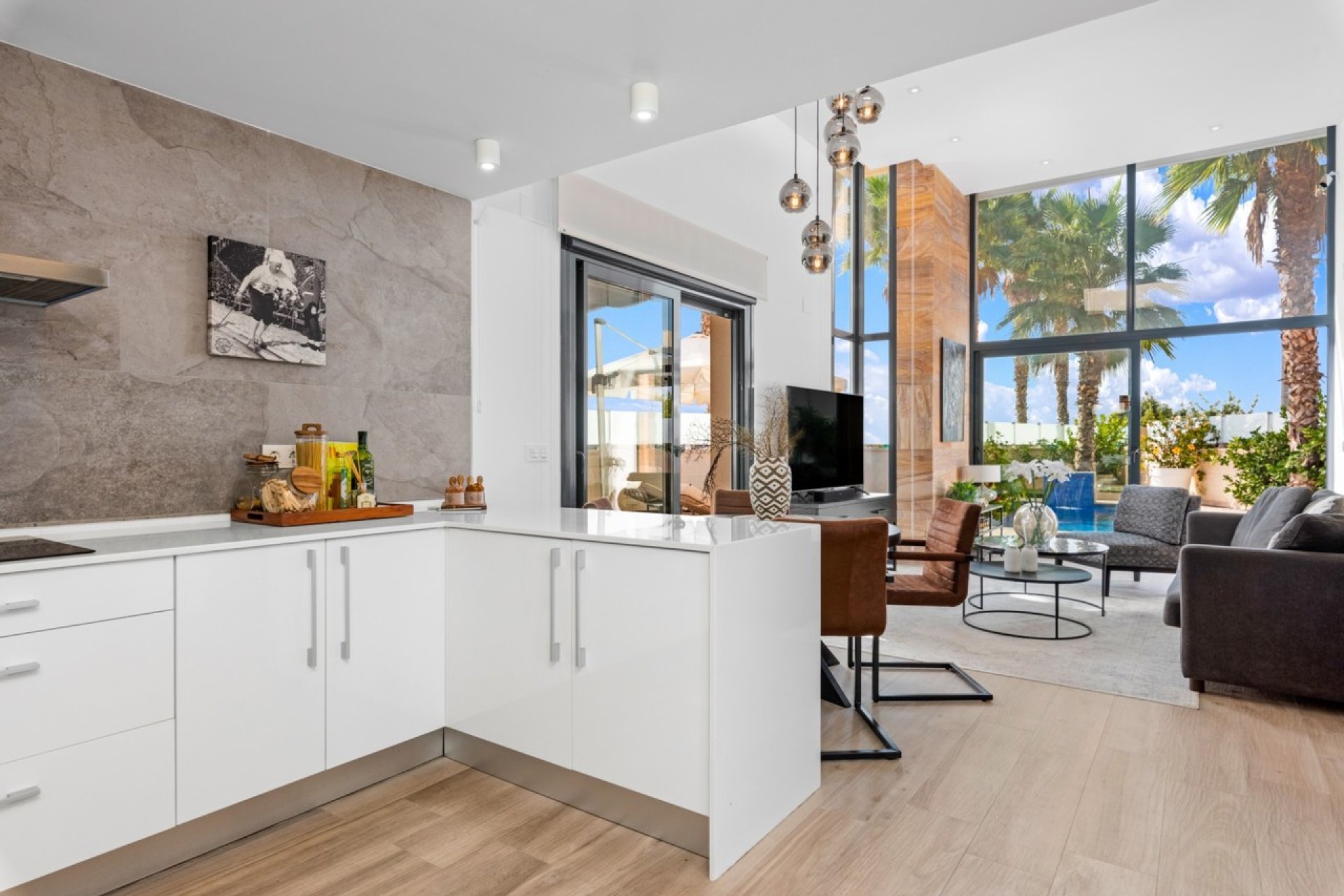 Resale - Villa -
Cabo Roig