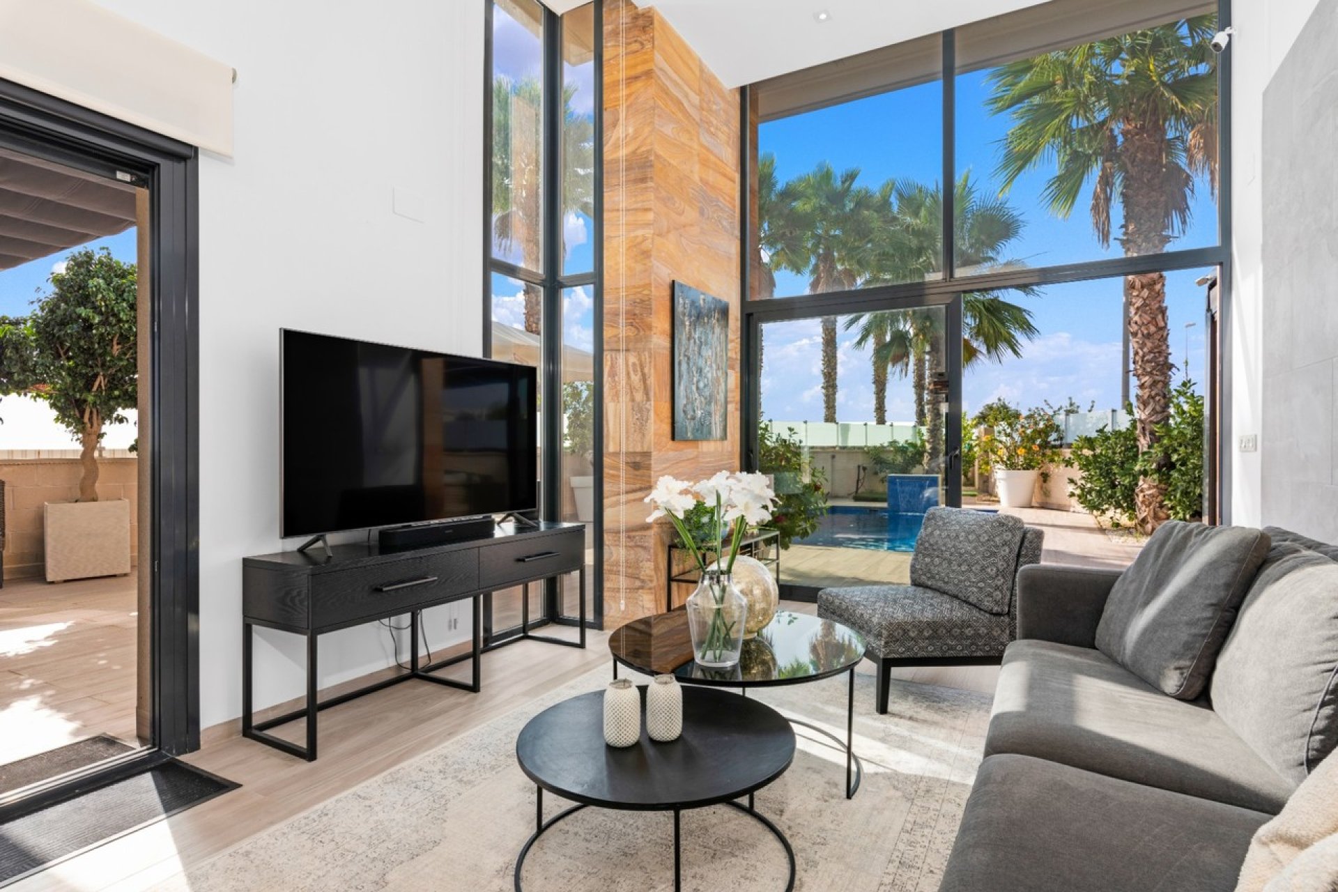 Resale - Villa -
Cabo Roig