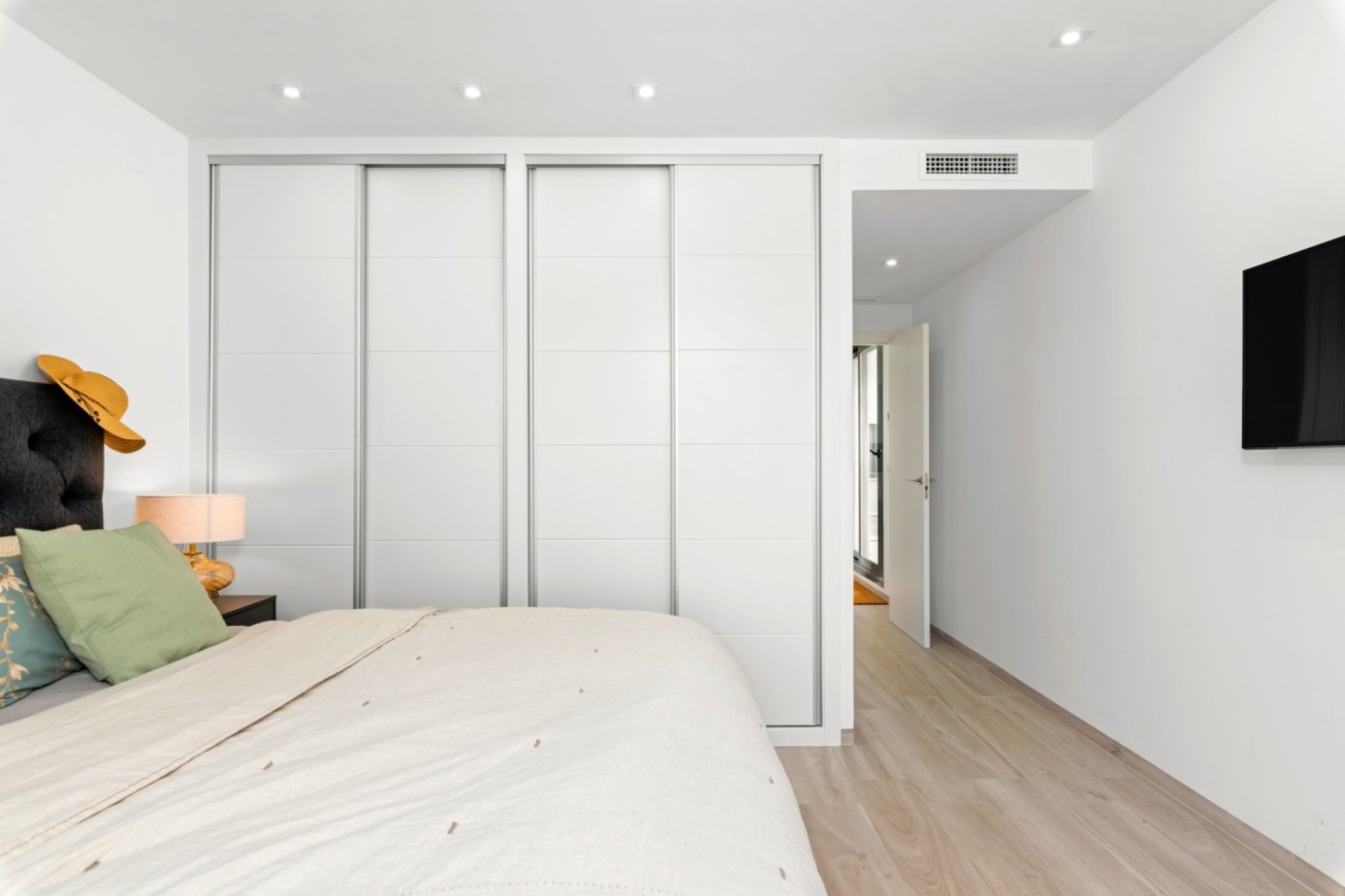 Resale - Villa -
Cabo Roig