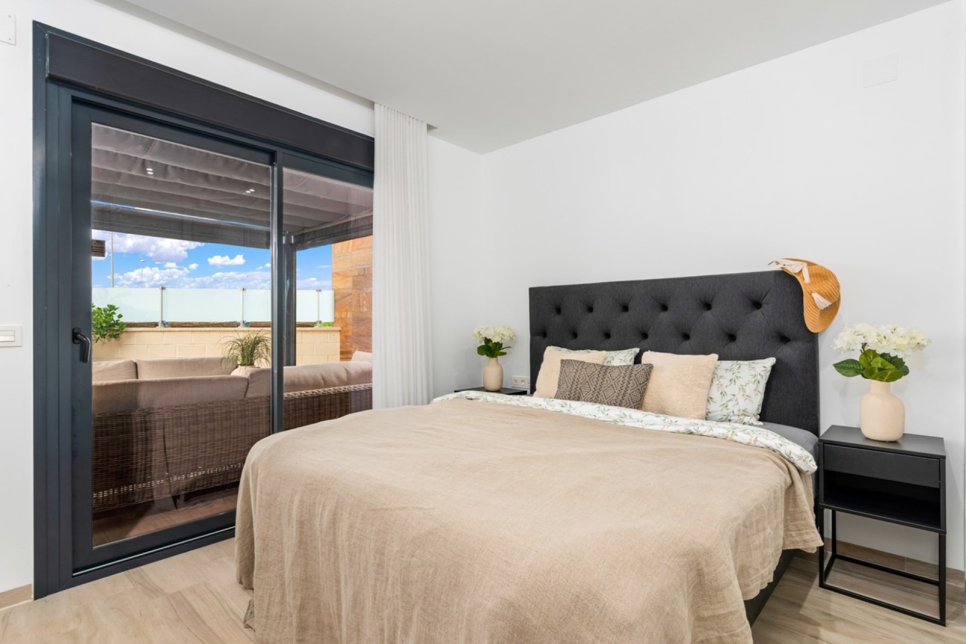 Resale - Villa -
Cabo Roig