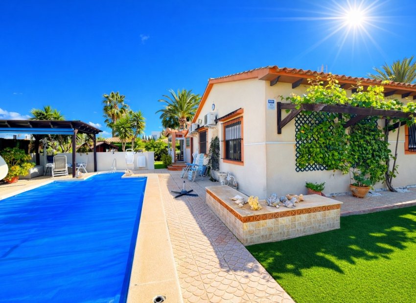 Resale - Villa -
Cabo Roig