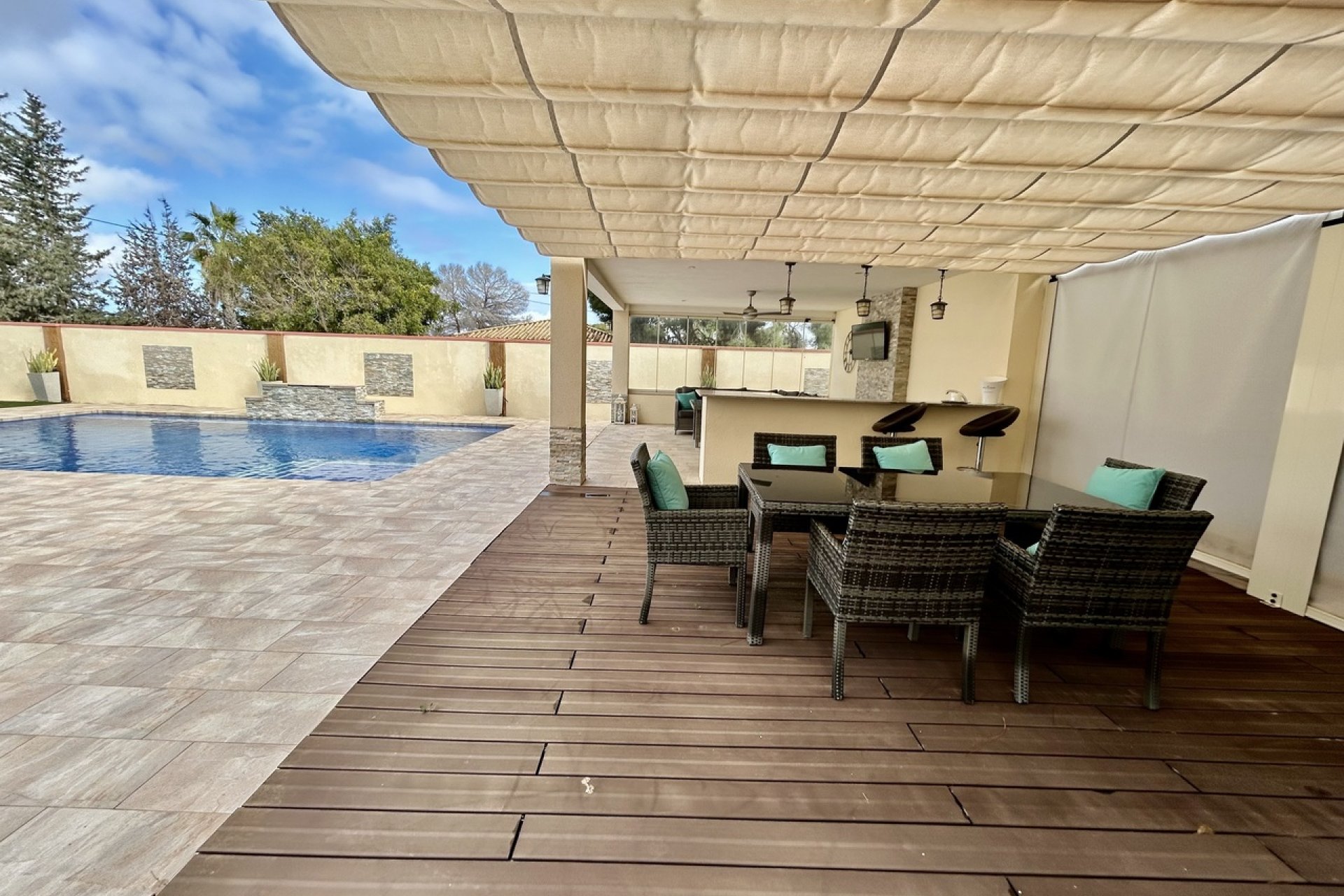 Resale - Villa -
Cabo Roig