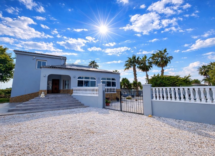 Resale - Villa -
Catral