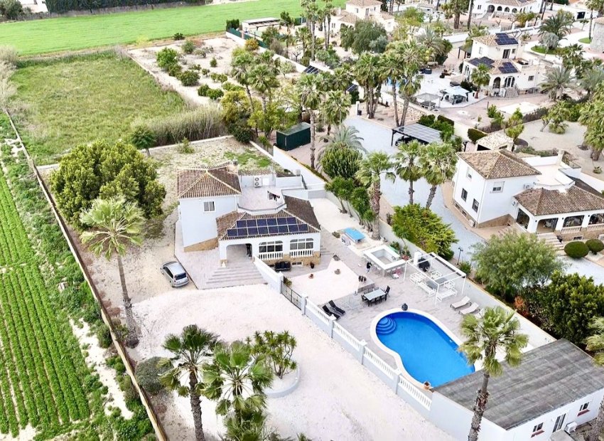 Resale - Villa -
Catral