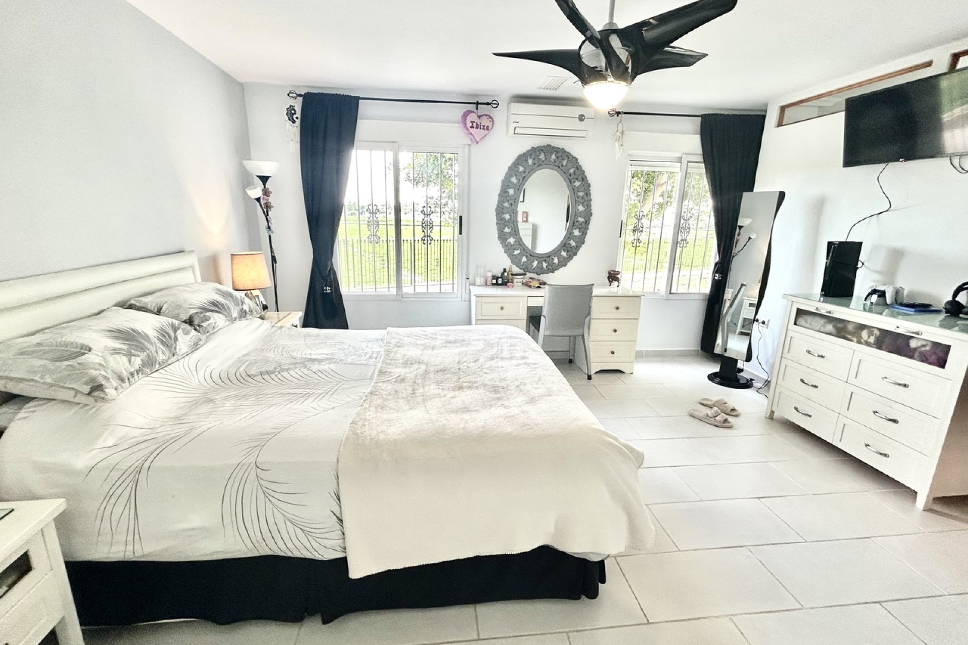 Resale - Villa -
Catral