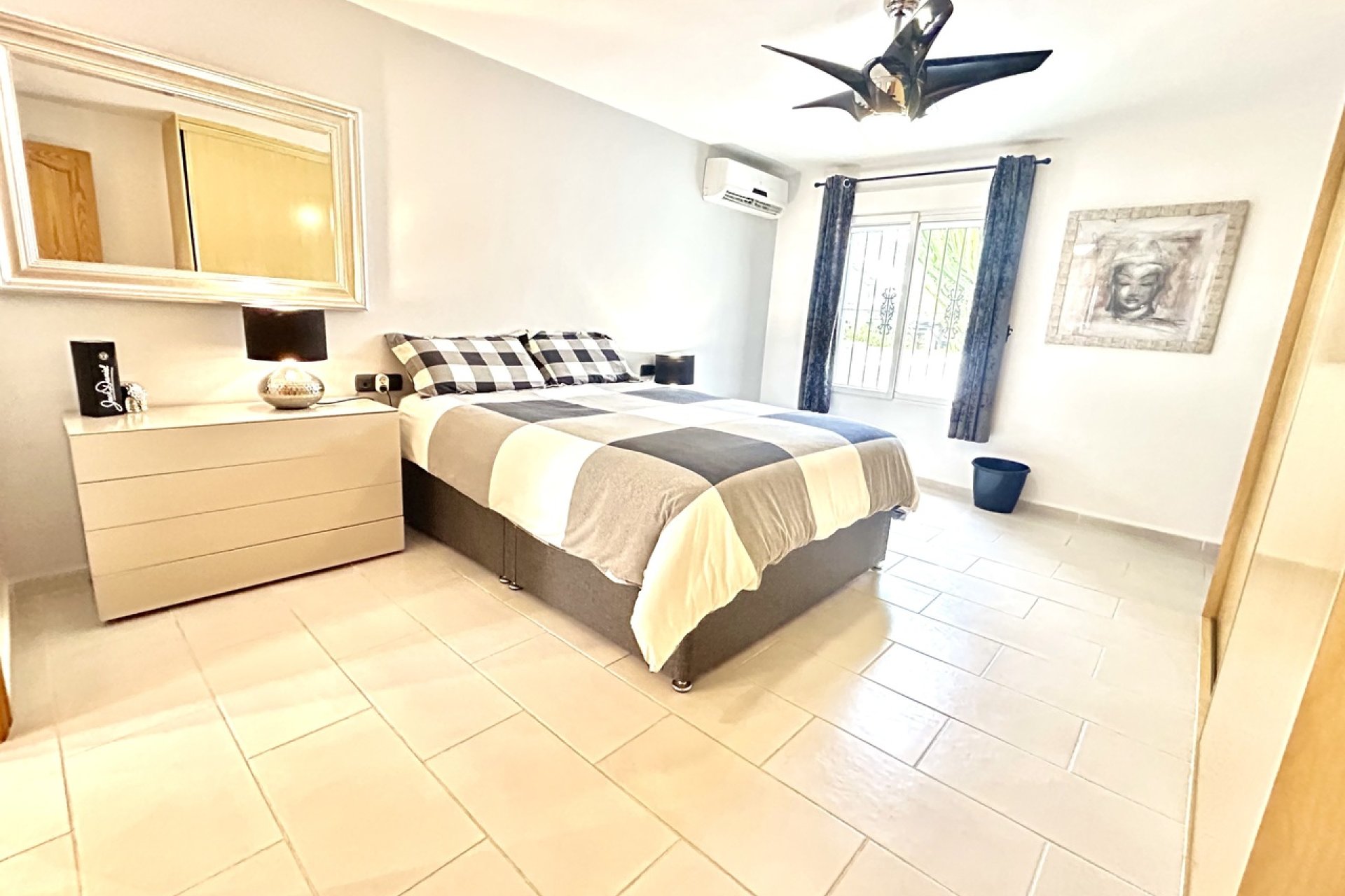 Resale - Villa -
Catral