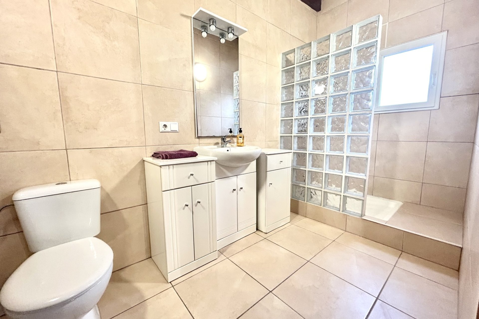 Resale - Villa -
Catral