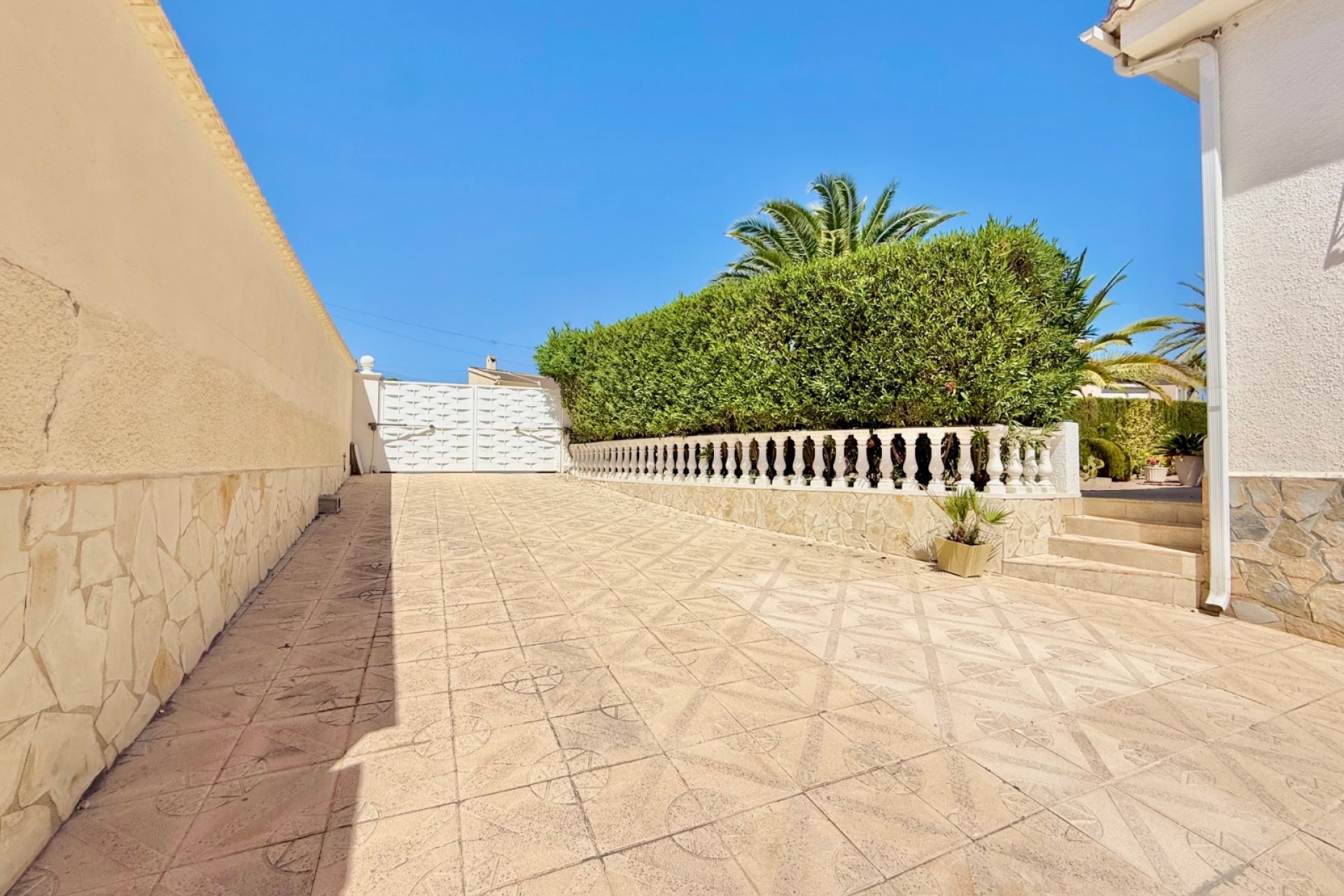 Resale - Villa -
Ciudad Quesada - Centro de la Ciudad Quesada