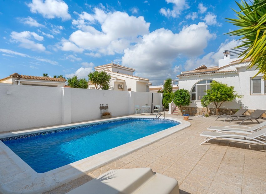 Resale - Villa -
Ciudad Quesada - Pueblo Bravo