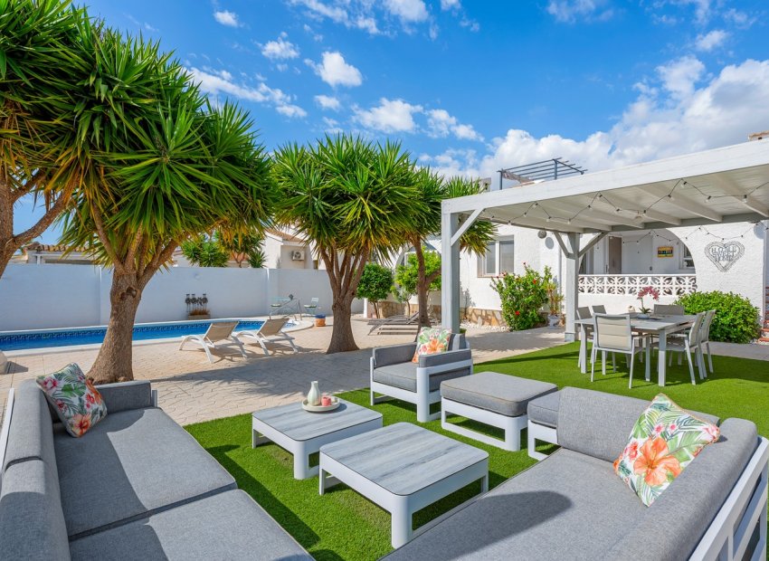 Resale - Villa -
Ciudad Quesada - Pueblo Bravo
