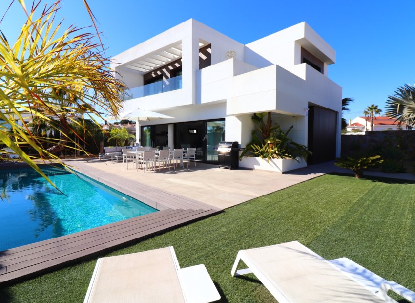 Resale - Villa -
Ciudad Quesada