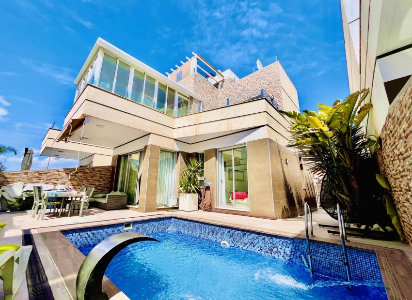 Resale - Villa -
Ciudad Quesada