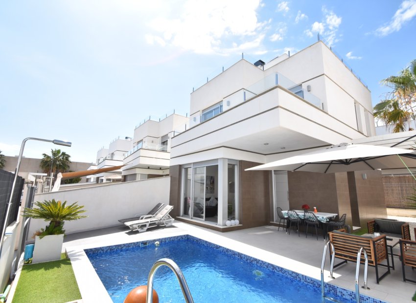 Resale - Villa -
Ciudad Quesada