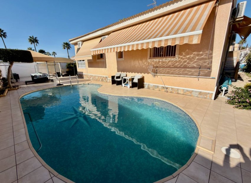 Resale - Villa -
Ciudad Quesada