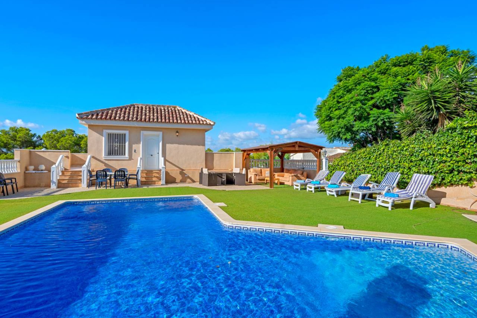 Resale - Villa -
Ciudad Quesada