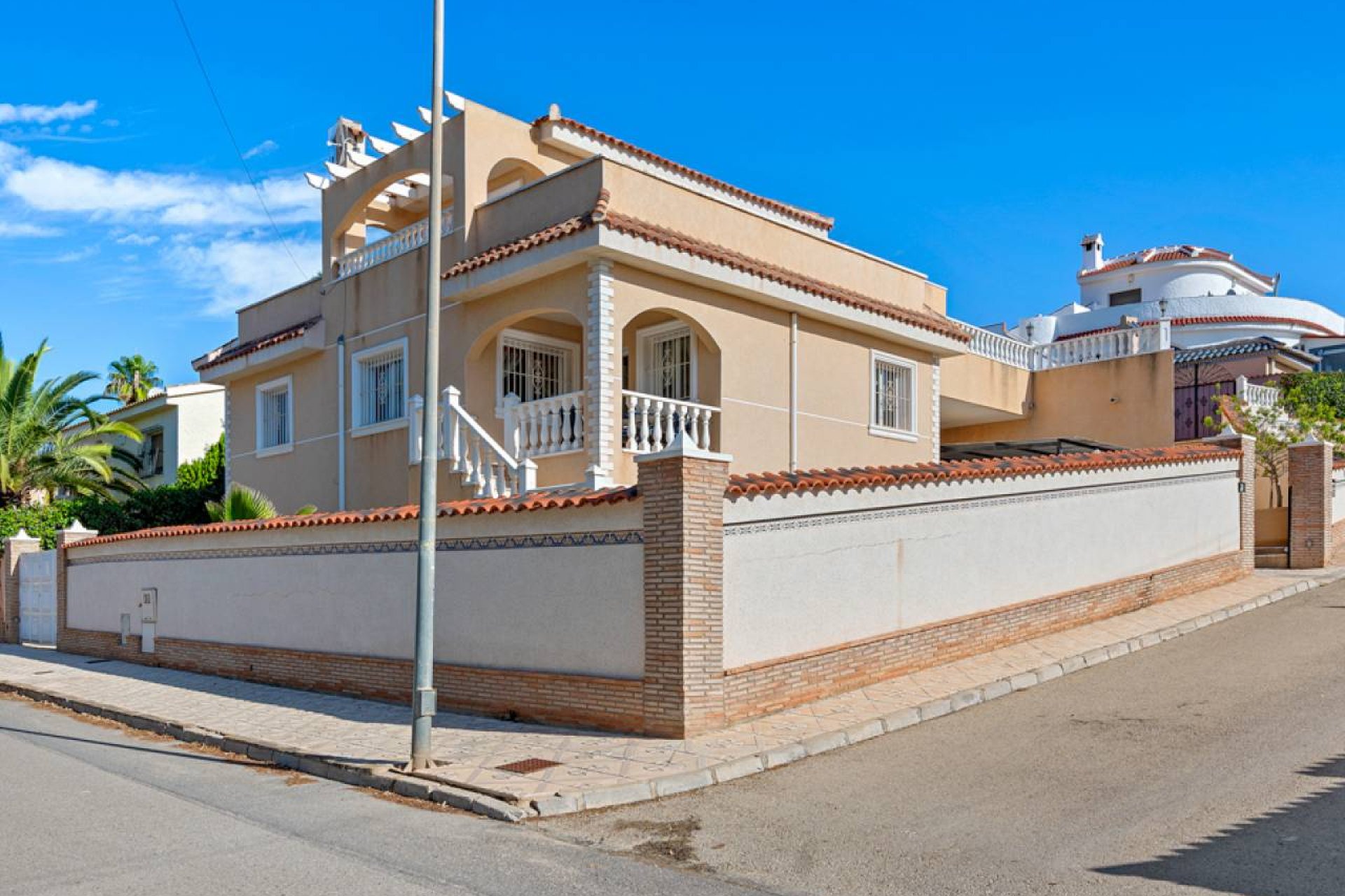 Resale - Villa -
Ciudad Quesada